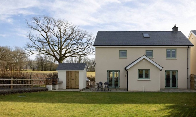 Llandovery Cabaña | Ynyswen Cottages · Brecon Beacons cottages sleeps 12 people