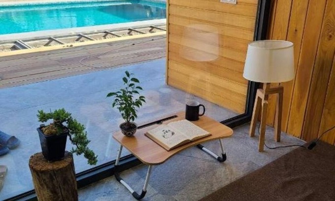 Tashkent Cama Y Desayuno | YO Guesthouse : Twin Room with Pool View