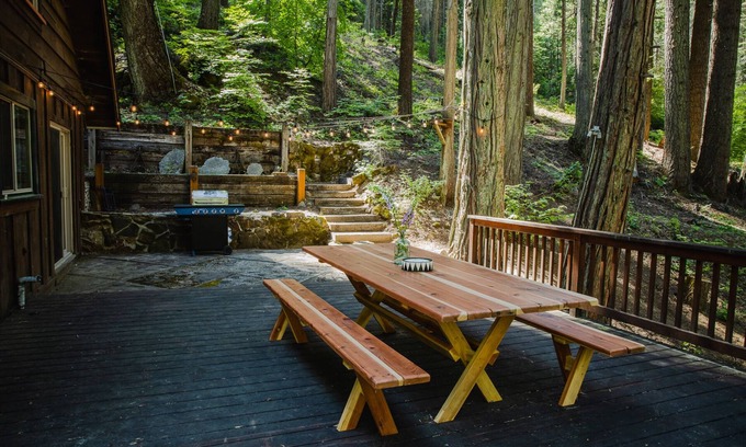 Sugar Pine Cabina | 🌲 Yosemite/Oakhurst Modern Creekside Cabin