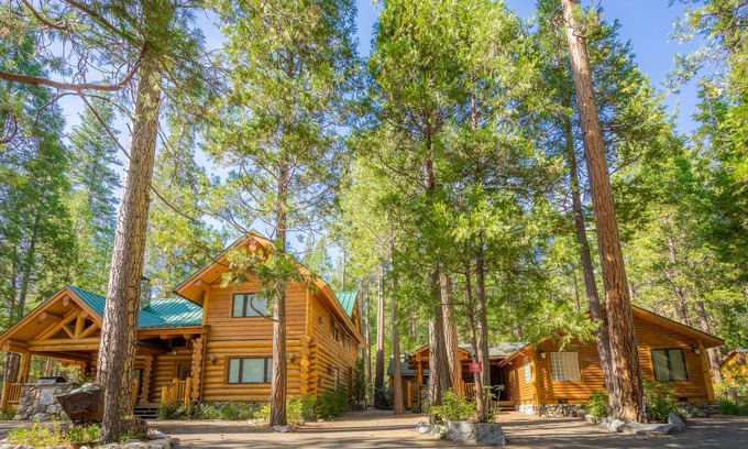 North Wawona Cabina | Yosemite's Luxury Estate at The Redwoods in Yosemite