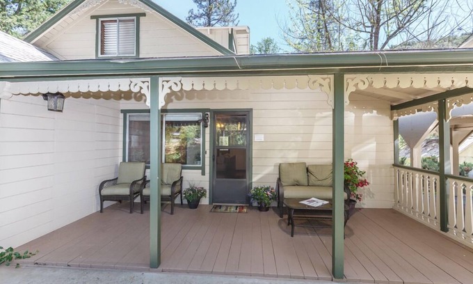 Mariposa Cabina | Alquiler de vacaciones en Yosemite, a 30 minutos de la puerta principal del valle de Yosemite.