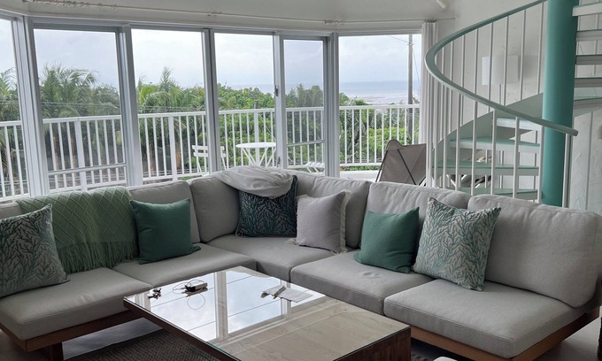 Nagura Casa | You can enjoy a luxurious space with a view of the sea of Ishigaki Island.