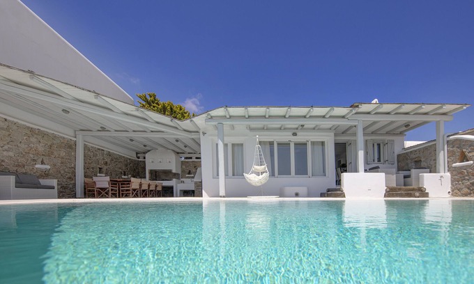 Kalafatis Villa | Villa de lujo con vistas al mar, cinco habitaciones y piscina privada