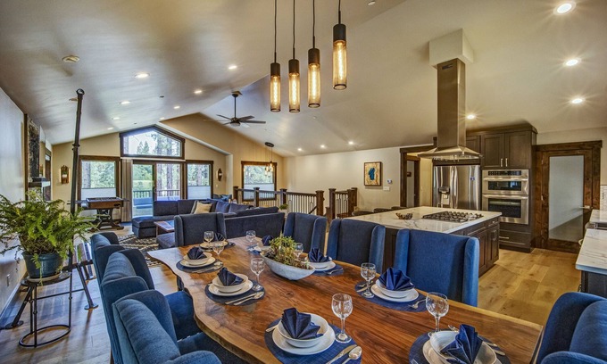 South Lake Tahoe Casa | You'll Love This New Luxury Mountain Modern Getaway - New Sauna + Close to Town