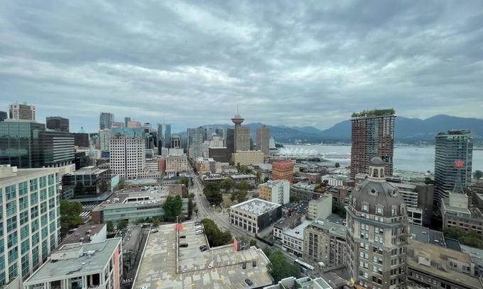 Crosstown Condominio | You're in the heart of the action for entertainment and office!