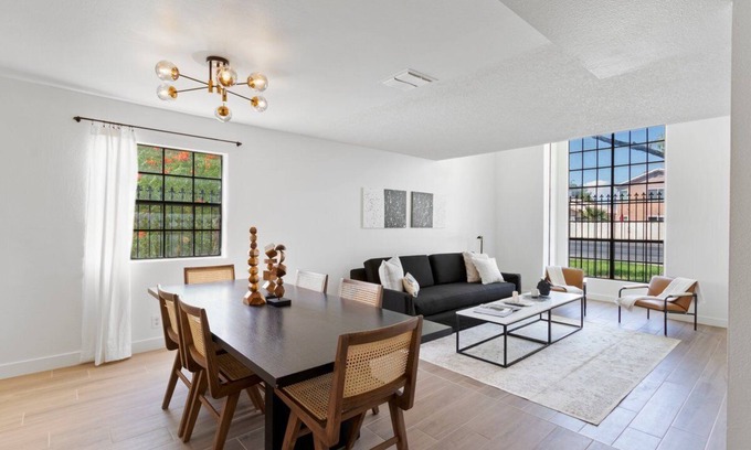Las Vegas Casa | Youdid's Modern-Minimalist Style Townhome