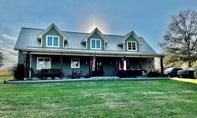 Brenham Casa | Your 12 Acre Farmhouse Retreat - Relax and Unwind by the Campfire and Pond