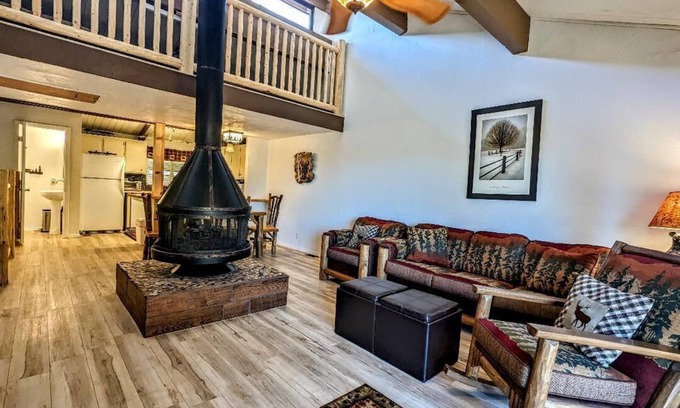 Big Bear Lake Casa | Your All-Season Chalet Basecamp – A/C + Unmatched Location!