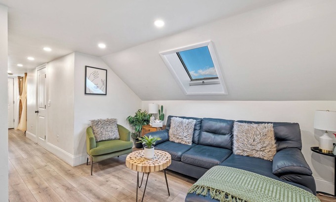 Roslindale Condominio | Your Boston Retreat on the Third Floor