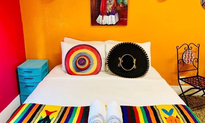 Civic Core Apartamento | Your colorful fiesta casita! @ SD downtown!