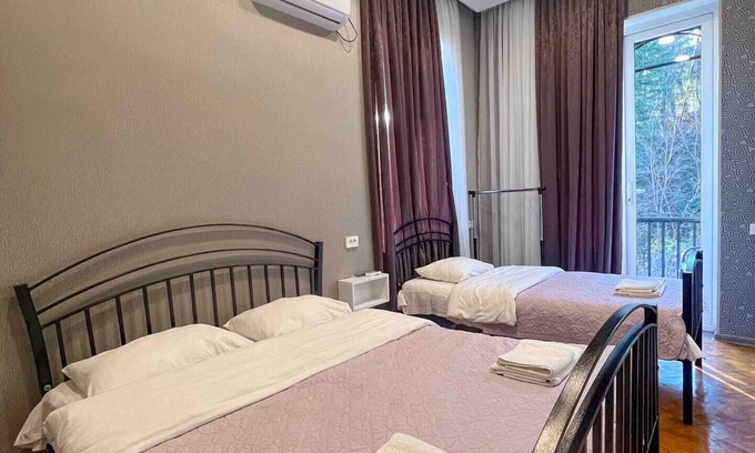 Kutaisi Apartamento | Your Cozy 4-Bedroom Stay at Villa on the Hill in Kutaisi