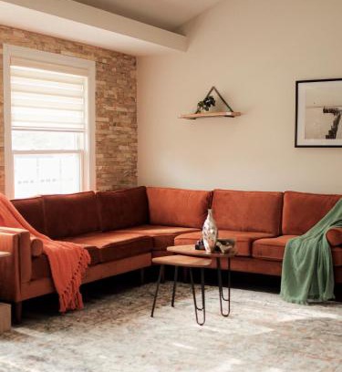 Streamwood Casa | Your Cozy Getaway with Sunroom & Gaming Room