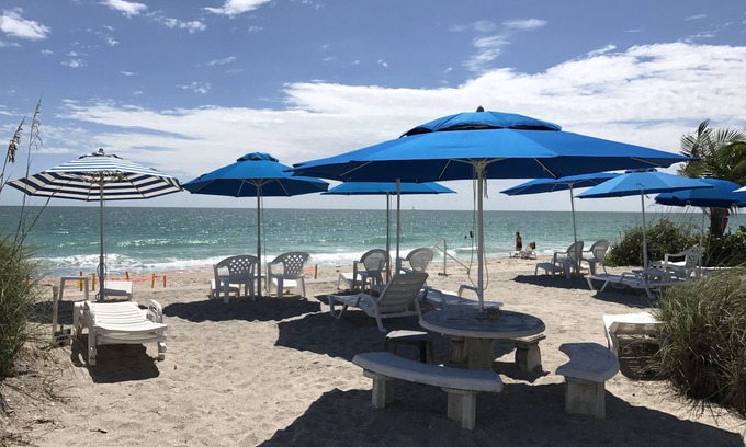 Englewood Apartamento | ¡Tu puerta se abre directamente a la playa!