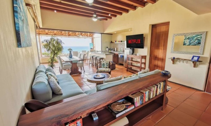 Ixtapa - Zihuatanejo Casa | Your Dream Vacation Awaits at our Beachfront Villa
