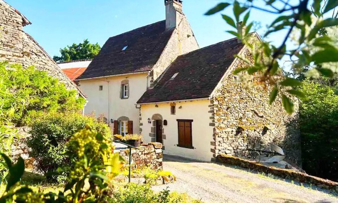 Dompierre-les-Eglises Casa | Your family paradise with pool and large garden. Pets welcome.