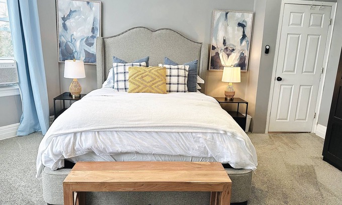 New Rochelle Apartamento | Your Family Friendly Home with Large Backyard & Onsite Parking