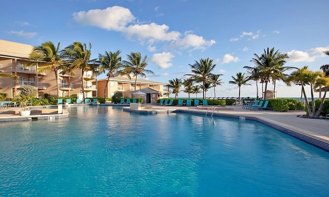 Crystal Harbour Apartamento | Group Vacation Destination! 4 Island View Units, FREE Parking, Near Camana Bay!