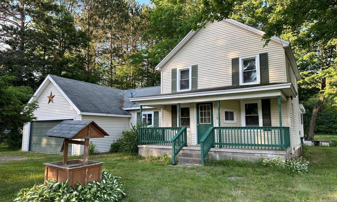 Mayfield Casa | Your getaway home Charming 3-bedroom house in fabulous Mayfield with WiFi, AC.
