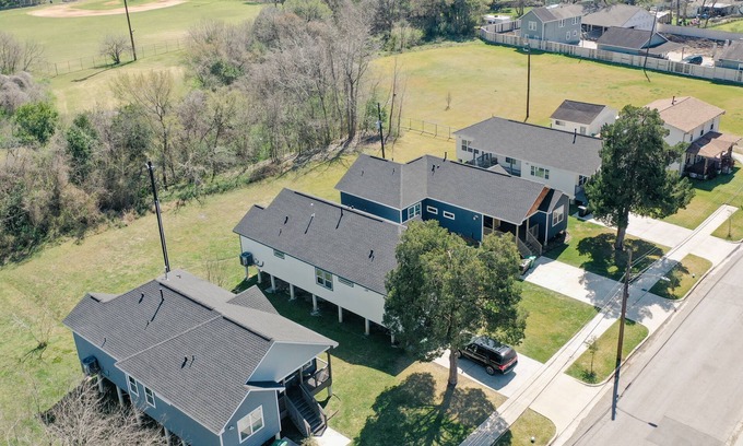 Lawndale/ Wayside Casa | Your Great Bungalows! Sleeps 12/6BR/4BA/8PA