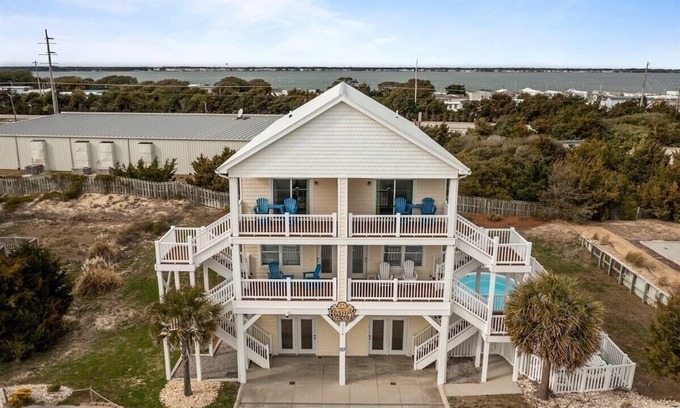 Emerald Isle Casa | Your Happy Place, just steps to the beach