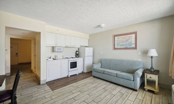 Panama City Beach Hotel | Your Home Away From Home! 2 Family-friendly Units w/ Kitchenette, Free Parking