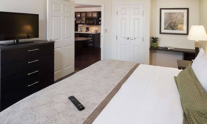 Horsham Casa | Your Home Away From Home! 3 Comfortable Units, Kitchen, Parking