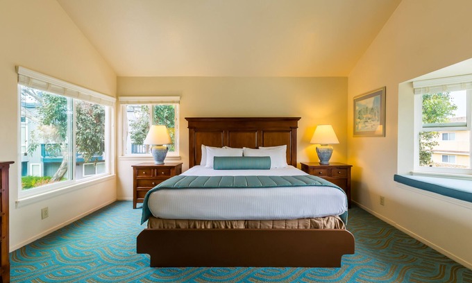 Oxnard Shores Hotel | Your Home Away From Home! 2 Classy Units, Full Kitchen and Parking!