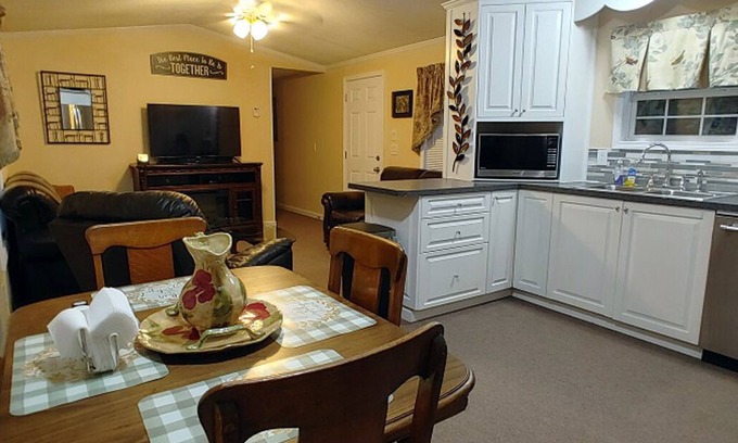 Sparta Casa | Your Home Away From Home on Frogmore Pond