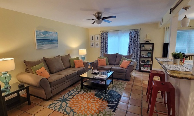 Fernandina Beach Casa | ⚓ ¡Tu hogar lejos de casa! A pocos minutos a pie de la playa con piscina y tenis ⚓