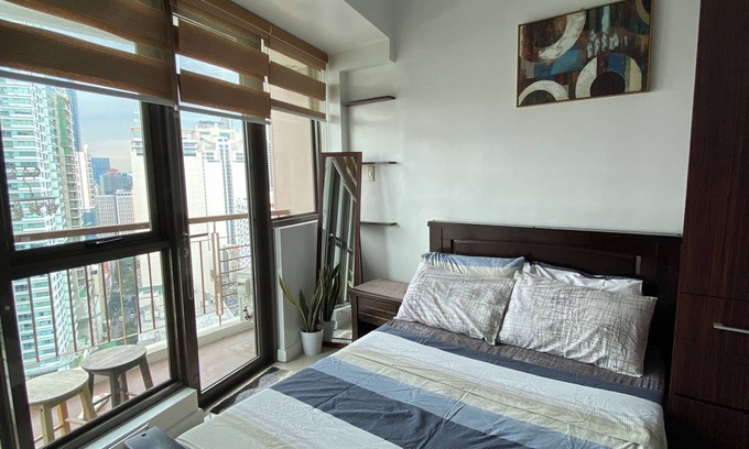 Legazpi Village Apartamento | Your Home in the Heart of Makati - Fast Wifi, Perfect view, and Great amenities