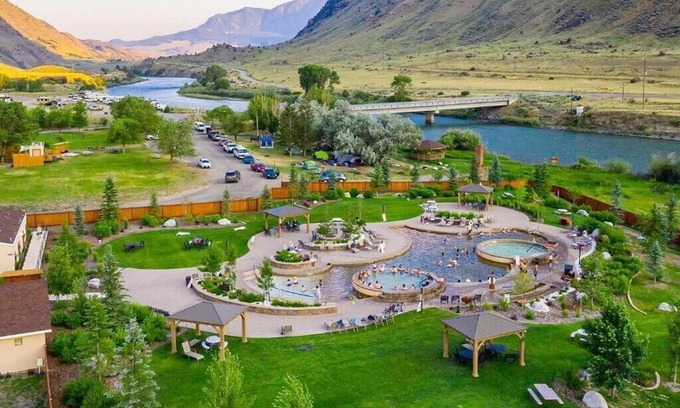 Gardiner Cabina | Your Ideal Retreat! Complimentary Parking!