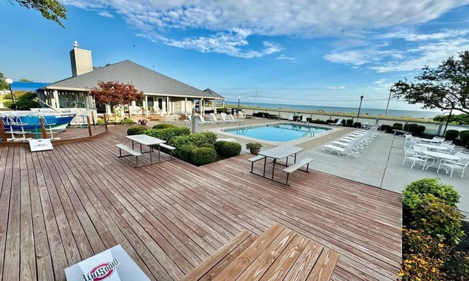 Port Clinton Condominio | Your Lake Erie Islands' Getaway Condo for 6 with a Clubhouse and Pool!