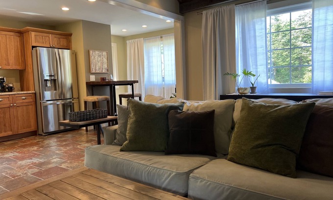 New Milford Cabaña | Your Lake House this summer! Cozy cottage with full lake community amenities!