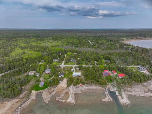 South Bruce Peninsula Casa | Your Lakeside Retreat In Howdenvale