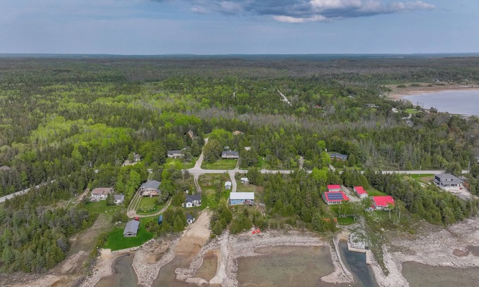 South Bruce Peninsula Cabaña | Lakeside Cottage Retreat in Exclusive Howdenvale