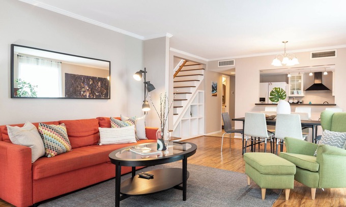 Neartown Casa | Your Montrose Collective! Sleeps 32/16BR/12BA/10PA ★★★★★
