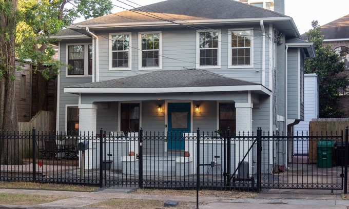 Neartown Casa | Your Montrose Gem! Sleeps 33/12BR/5.5BA/6PA