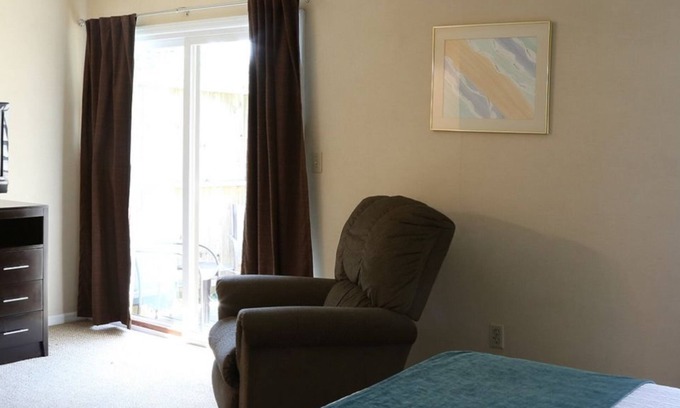 Cheat Lake Casa | Your Morgantown 2BR Retreat for Weekend Getaway