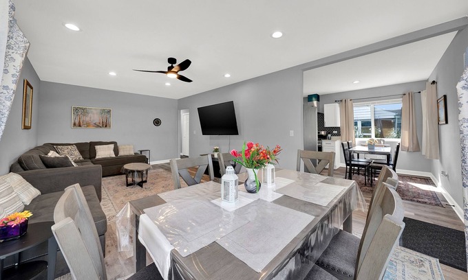 Des Plaines Casa | Your Next Vacation Home