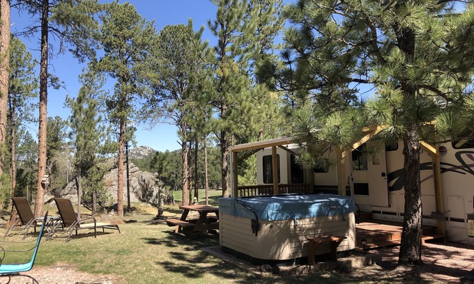 Custer Casa | Tu Oasis está esperando! Glamping con todas las comodidades. Acogedor, privado, relajante.