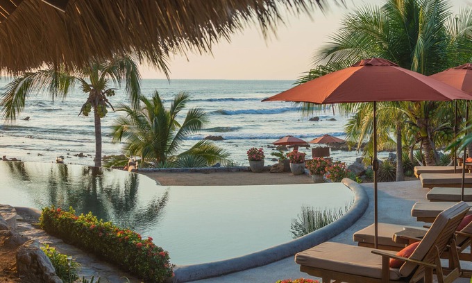 Troncones Villa | Retiro de lujo frente al mar privado en Troncones, 12 + invitados