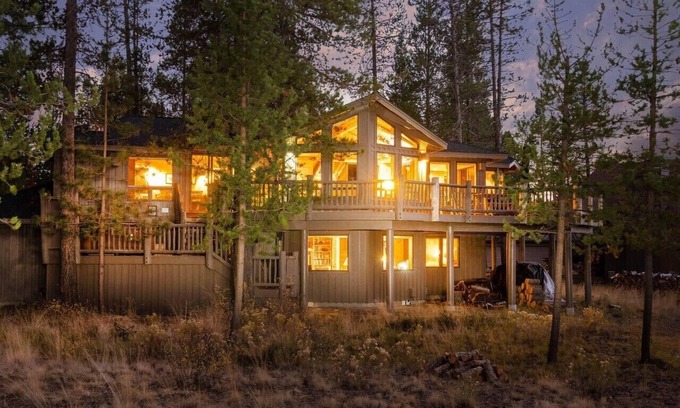 Deer Park Casa | Your Own Sunriver Lodge on the Edge of the Forest - A/C -10 SHARC Passes!!