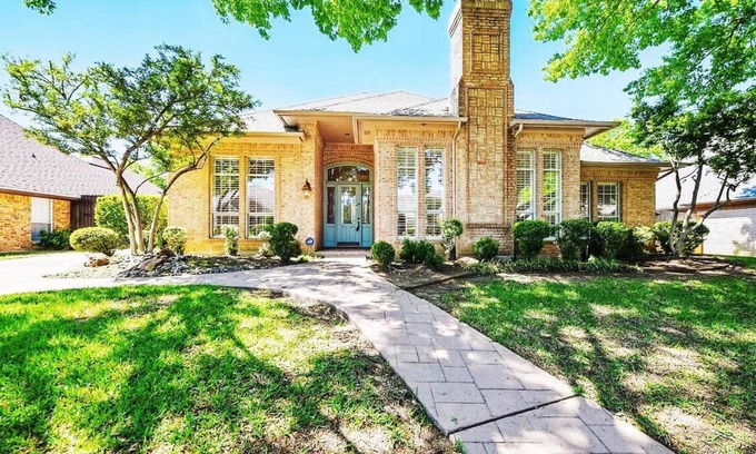 North Richland Hills Casa | Your perfect 4 bedroom getaway on a golf course