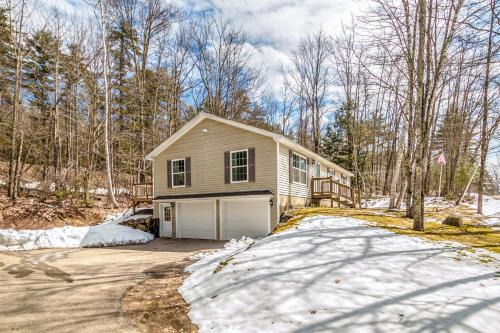 North Conway Casa | Your Perfect Blend of Views, Hot Tub, and Fun! home