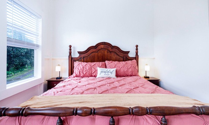 Hilo Casa | Your Perfect Hilo Homebase - Sleeps 9 with AC