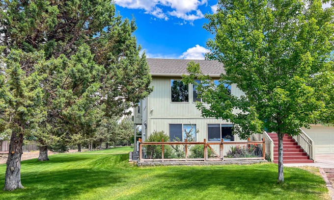 Crooked River Ranch Casa | Your Place Amongst the Mountains | House in Terrebonne with wood stove & games