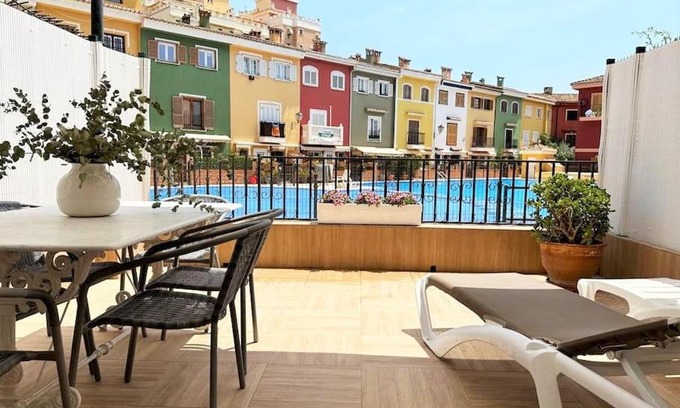 Port Saplaya Apartamento | Your Poolside Paradise by the Sea