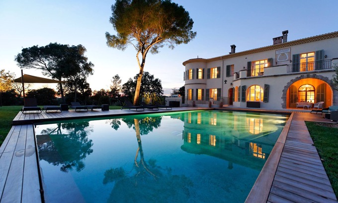 Saint-Raphael Otro | ¡Su hermoso castillo privado en una ubicación gloriosa cerca del mar y la playa!