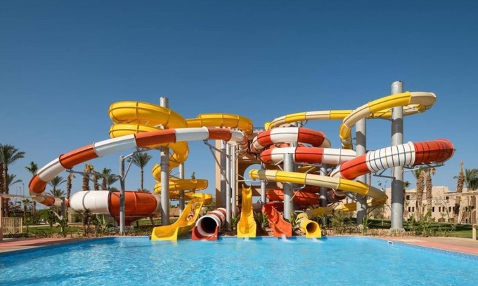Sharm El Sheikh Complejo | Your Relaxation & Adventure Hub: Waterpark, Theater Show & Private Beach Access
