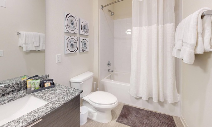 Sun Bay South Apartamento | Your South Tampa Oasis: M South Units with Pool and Prime Location